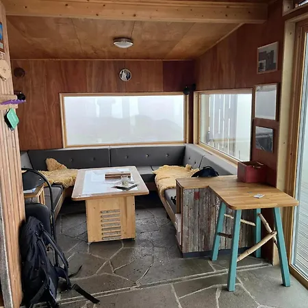 Nydelig Smabruk Med Hus Og Fjos Og Badstu * Gratangen