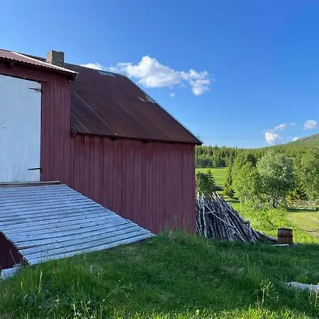 בית נופש Nydelig Smabruk Med Hus Og Fjos Og Badstu Gratangen