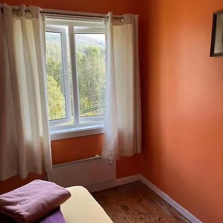 Nydelig Smabruk Med Hus Og Fjos Og Badstu *