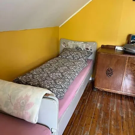Nydelig Smabruk Med Hus Og Fjos Og Badstu *