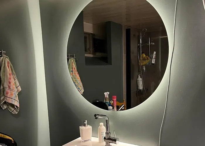 Nydelig Smabruk Med Hus Og Fjos Og Badstu