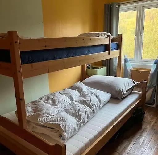 Nydelig Smabruk Med Hus Og Fjos Og Badstu *
