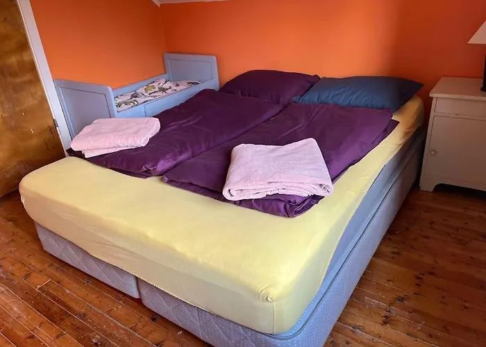 Nydelig Smabruk Med Hus Og Fjos Og Badstu Gratangen