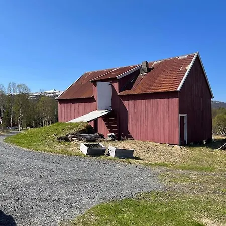Nydelig Smabruk Med Hus Og Fjos Og Badstu